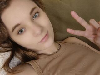camgirl showing tits ElswythCoyner