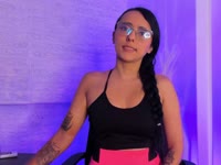 Siento puedo ser muy coqueta, bailar, hablar y me gusta explorar mi sexualidad y por que no compartirla? me gusta tratar de ser complaciente, el que disfrutes lo que hago, me hace sentir placer.
