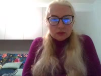 I’m a girl who balances calmness with a touch of playfulness. I enjoy feeling the rhythm of life, catching small moments and turning them into an atmosphere you want to stay in. I appreciate honesty, sincerity, and easy communication—it