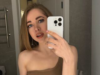 naughty camgirl masturbating with vibrator AuroraCrave