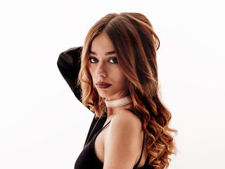naked camgirl masturbating with dildo EmilliaFox