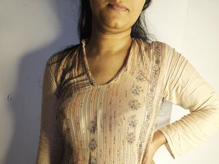 nude webcam girl RubbynaKhan