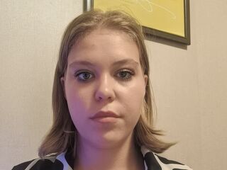 topless webcam girl SaturninaLeavitt