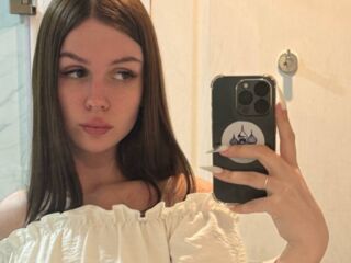 naked camgirl MiaRioti