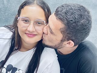 livesex webcam free AnnaliaAndJeremy