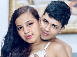 naughty cam girl giving blowjob RosaAndTadeo