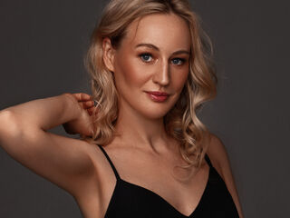 bdsm camslut AbeyAmaze