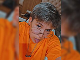 cam AngelaRight
