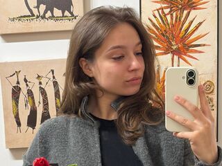 camgirl masturbating with dildo AnnaMariardi