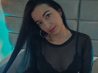 naked cam chatroom AryaHilton