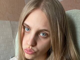camwhore shaving pussy AyannaOverturf