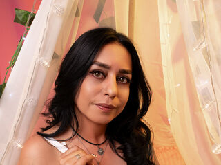 camgirl masturbating with dildo BiancaCollinss