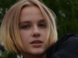 camslut topless CarMiller