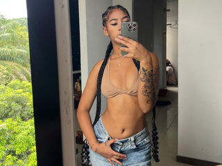 naked camgirl masturbating CarolineCartson