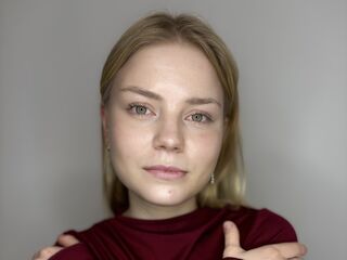 hot cam girl masturbating with vibrator CarolynPratt