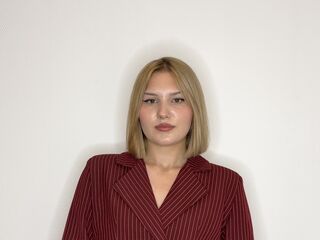 camgirl masturbating with sextoy CatrinaKennelty
