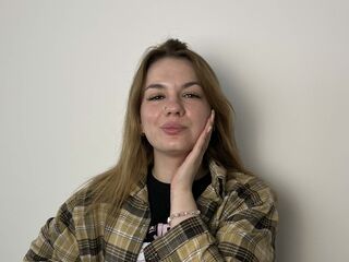 naughty cam girl fingering shaved pussy CherlyMarkes