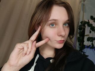 beautiful webcam girl ChrystalNoury