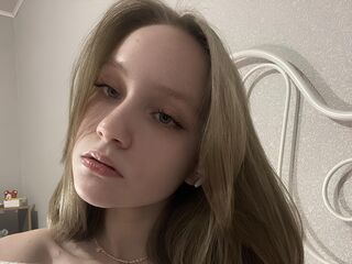 naked webcamgirl CutieKit