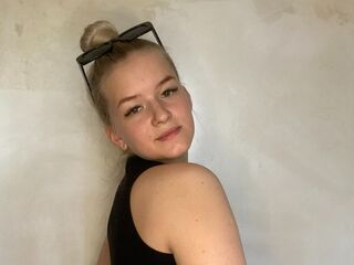 cam girl masturbating with dildo DebraHallin