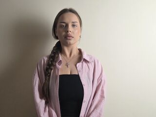 topless webcamgirl DelenaCouts