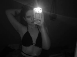 naked camgirl masturbating DoloresHuesing