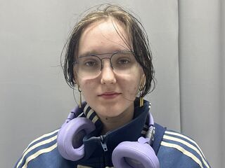 bedroom live cam DoraDawson