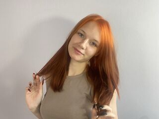 naughty camgirl fingering shaved pussy DorindaPeret