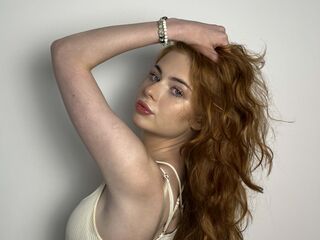 cam girl masturbating with dildo DortheyDemichiel