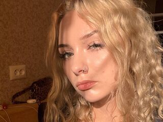 camgirl fingering bald pussy EliseHulvey