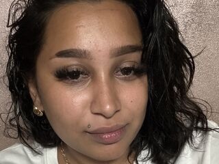 topless cam girl EmmaDebie