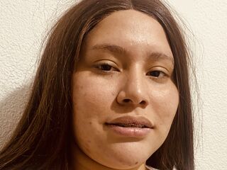 camslut fingering shaved pussy HoneyMil