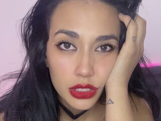 girl showing tits IsabellaLisa