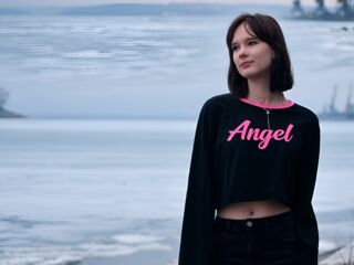 naughty cam girl masturbating with dildo JessikaMaltais