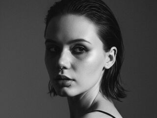 live webcam performer JudithSterett