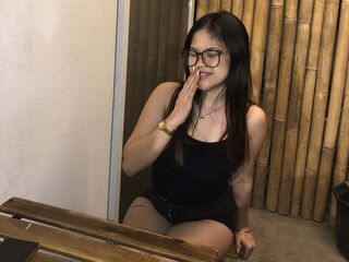 cam girl playing with vibrator KallyVillar