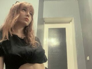cam girl masturbating with dildo KatheSanagustin