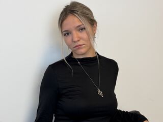 topless girl KeiraTullier