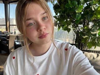 topless camgirl KendallHennig