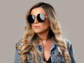 free nude cam KiaraMoraes