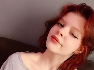 topless webcamgirl KiraCurt