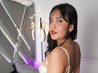topless camgirl KylieWes