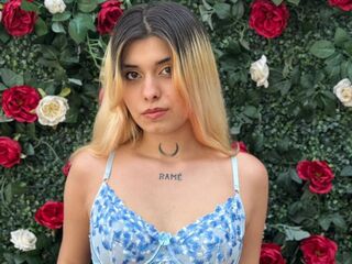 naughty camgirl masturbating with vibrator LannaHooter