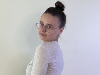 camgirl shaving pussy LarraineKaber