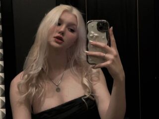 camwhore fingering shaved pussy LashayBernon