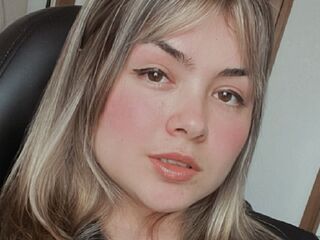 naked girl with cam masturbating LauBee