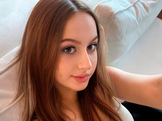 live webcam performer LaurenSaintie