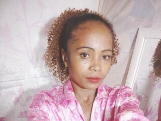 free webcam picture LayahMorgane