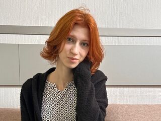 naked girl with webcam masturbating with vibrator LettyAegerter