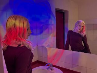 girl nude LucilleWiste